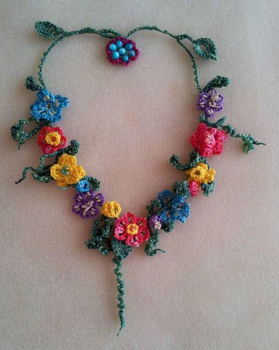 crochet garden flowers necklace with flower toggle